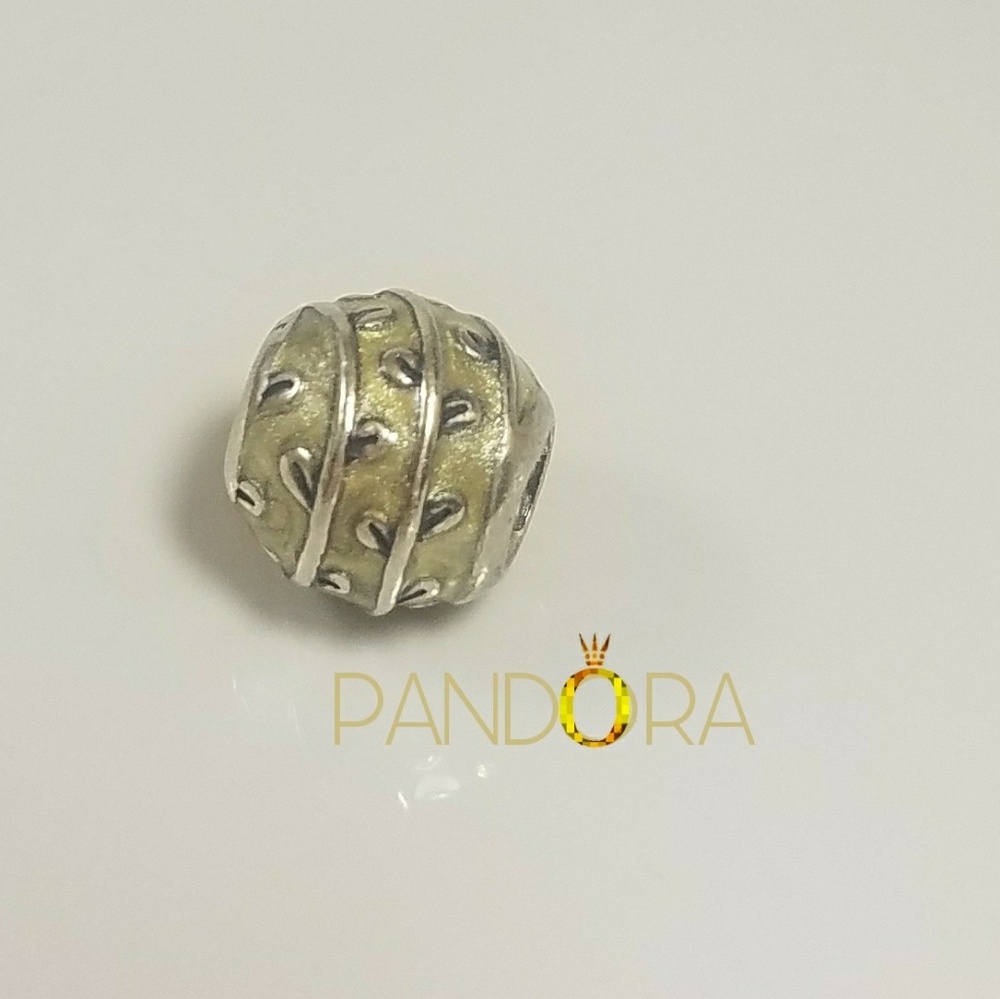 Pandora Retired Beige vines